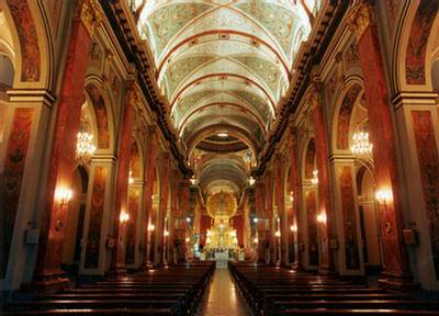 Imagen del interior de la iglesia Catedral de Salta Argentina.