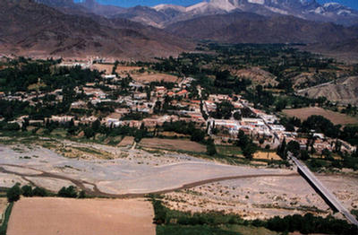 Imagen de la vista aérea de la entrada al pueblo de Cachi.