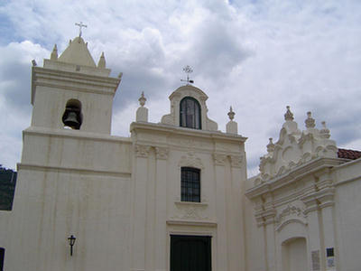 Foto de la campana y virgen del convento San Bernardo de Salta