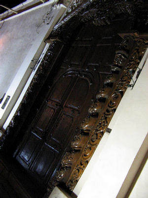 Foto del grabado de la puerta del Convento San Bernardo de Salta