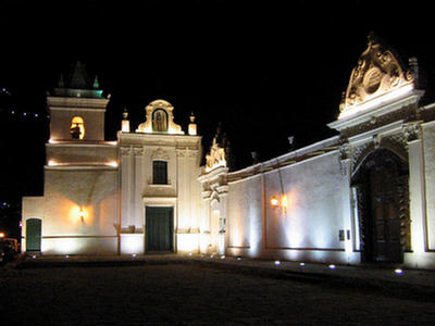 Unsplashed iluminación del Convento San Bernardo de Salta