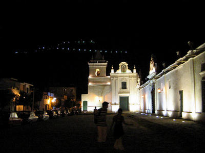 Foto iluminación del Convento y cerro San Bernardo de Salta