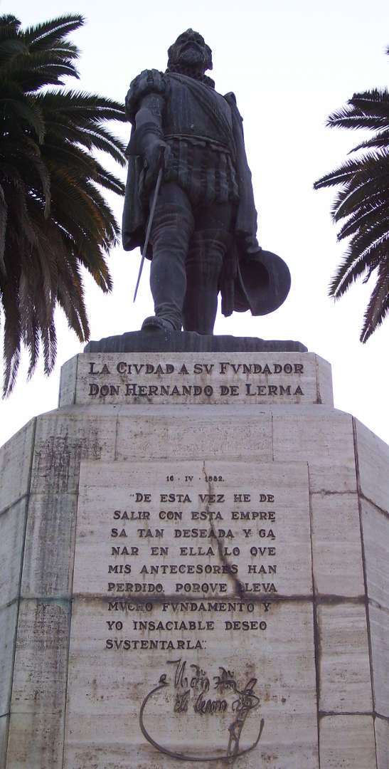Unsplashed imagen del monumento a Don Hernando de Lerma ubicado en la plaza Güuemes de la provincia de Salta