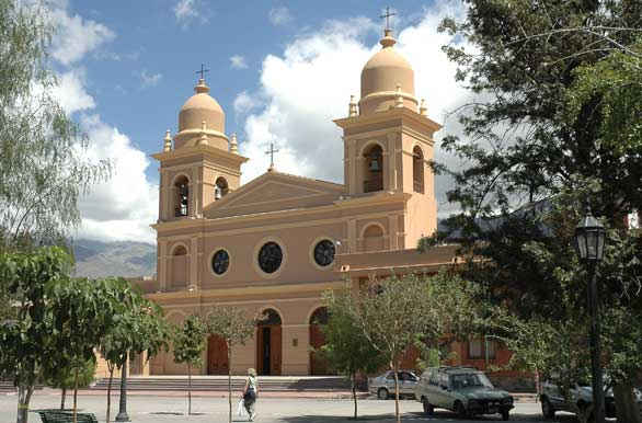 Unsplashed imagen de la iglesia de Cafayate en Salta